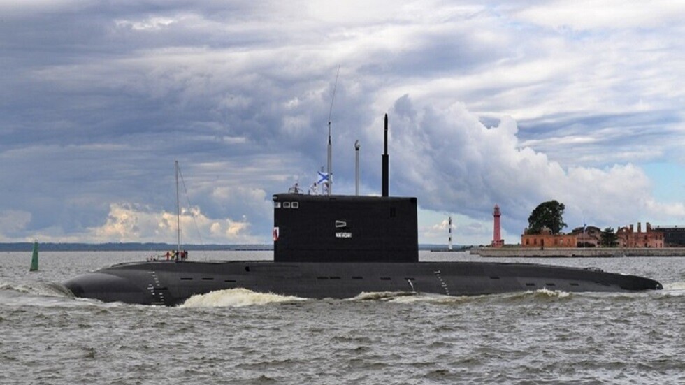 غواصة نووية روسية تطلق بنجاح صاروخ