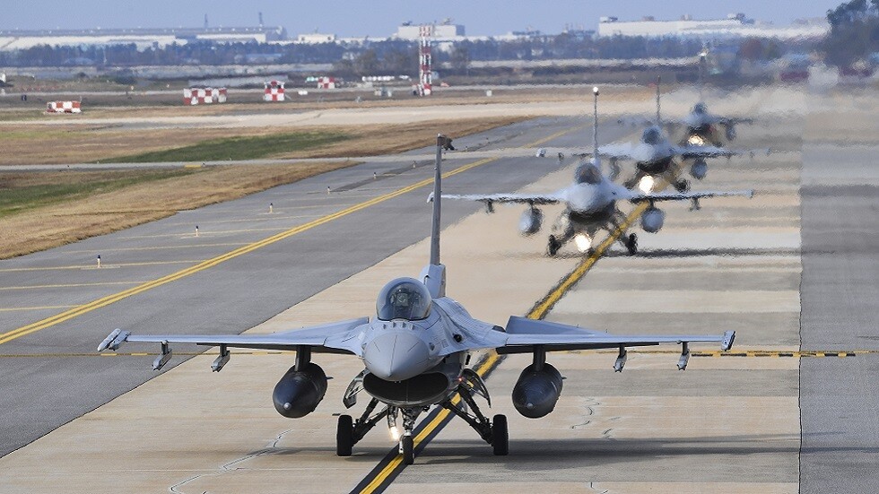 كوريا الجنوبية تحرك طيرانها بعد رصد 180 مسارا لطائرات حربية كورية شمالية