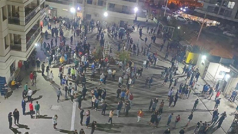 زلزال يضرب مدينة إزمير التركية ويتسبب بإصابات وسقوط مأذنة (فيديو + صور)