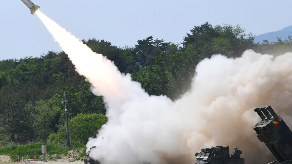 بولندا توقع عقدا بمليارات الدولارات مع كوريا الجنوبية لاقتناء أنظمة إطلاق صواريخ