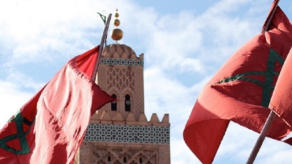 رسم أكبر علم مغربي في منطقة المحبس الحدودية مع الجزائر (صورة)