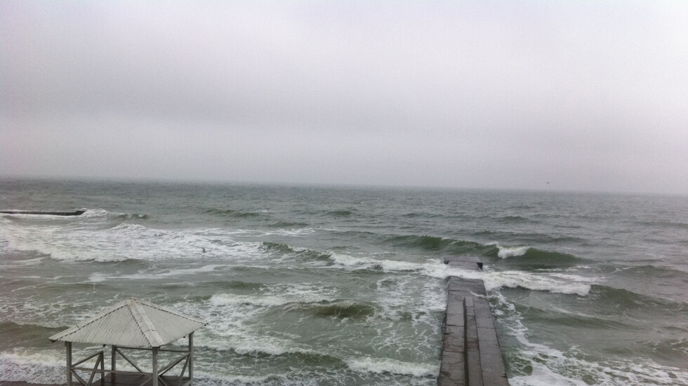 القوات الأوكرانية تفجر لغما بحريا انجرف إلى شاطئ أوديسا