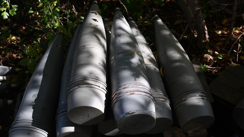 روسيا.. اختبار روبوت معزز بالطاقة لتحميل القذائف الثقيلة