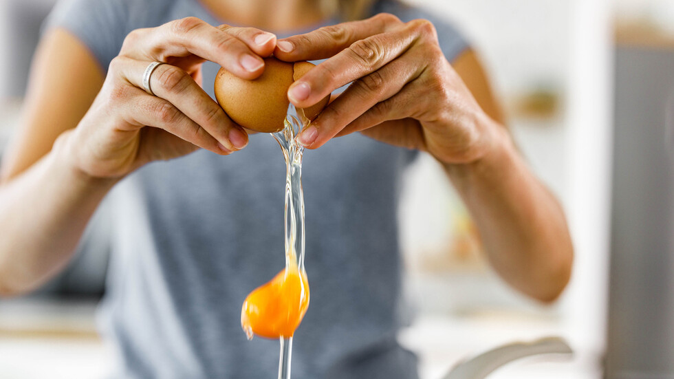 بياض البيض يمكن أن يتحول إلى مادة تصفي مياه البحر من الجسيمات البلاستيكية الدقيقة