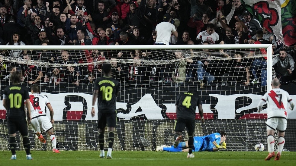 الصدارة لبرشلونة.. ريال مدريد يتجرع مرارة الهزيمة الأولى في الموسم