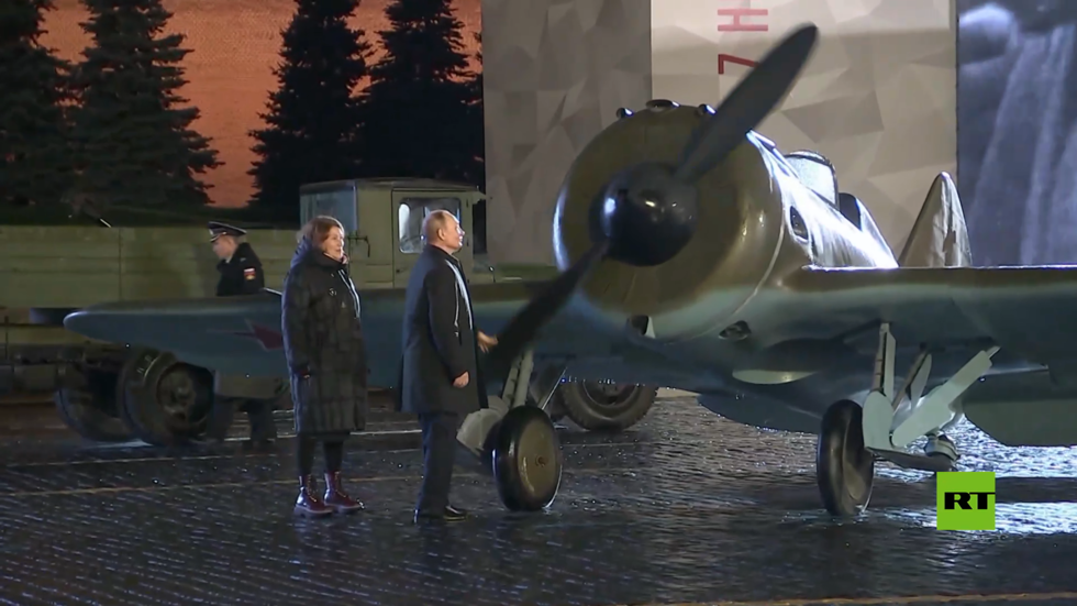 بوتين يزور معرضا تفاعليا في الساحة الحمراء