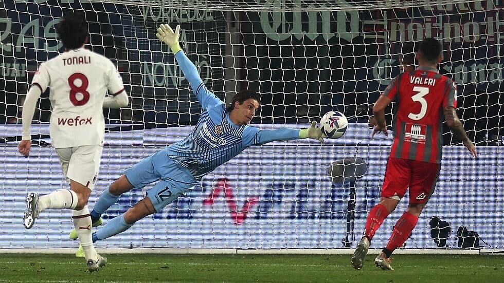 ميلان يعود من كريمونا بتعادل بطعم الهزيمة