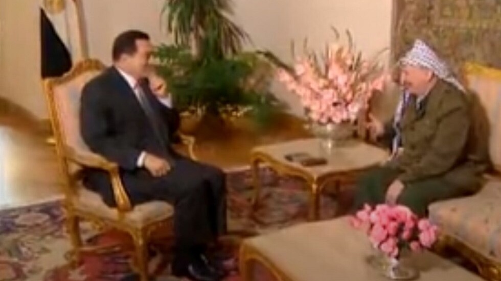 وثيقة مسربة تزيح الغموض عن طريقة اغتيال ياسر عرفات وتكشف عما دار في آخر اتصال له مع حسني مبارك