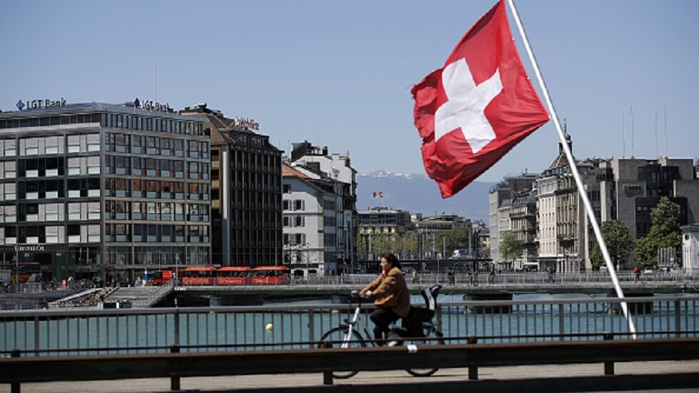 حزب سويسري يقترح إجراء استفتاء عام على عدم الانضمام للعقوبات