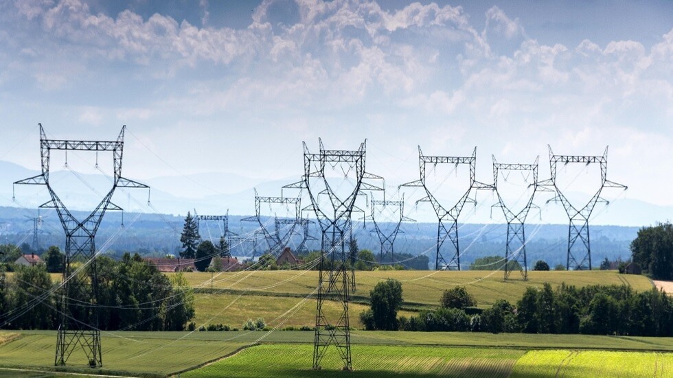 فرنسا تدعو مواطنيها لترشيد الكهرباء تجنبا لانقطاع التيار في الشتاء