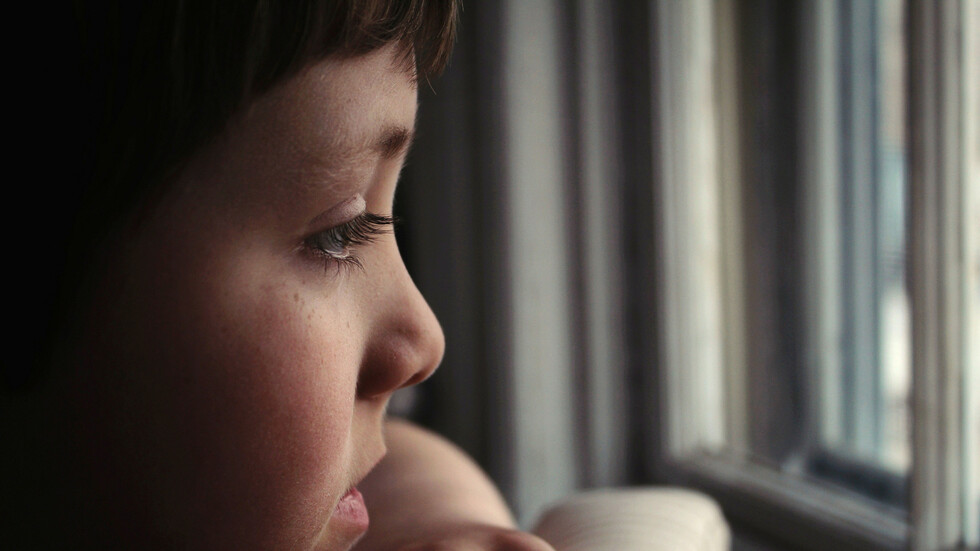 لماذا يعد الاتصال بالعين نادرا بين المصابين بالتوحد؟