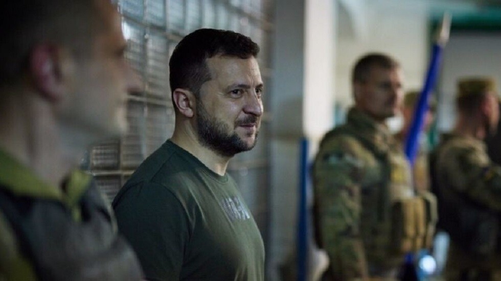 زيلينسكي يدّعي أنه "لم يغلق الباب" أمام المحادثات مع موسكو