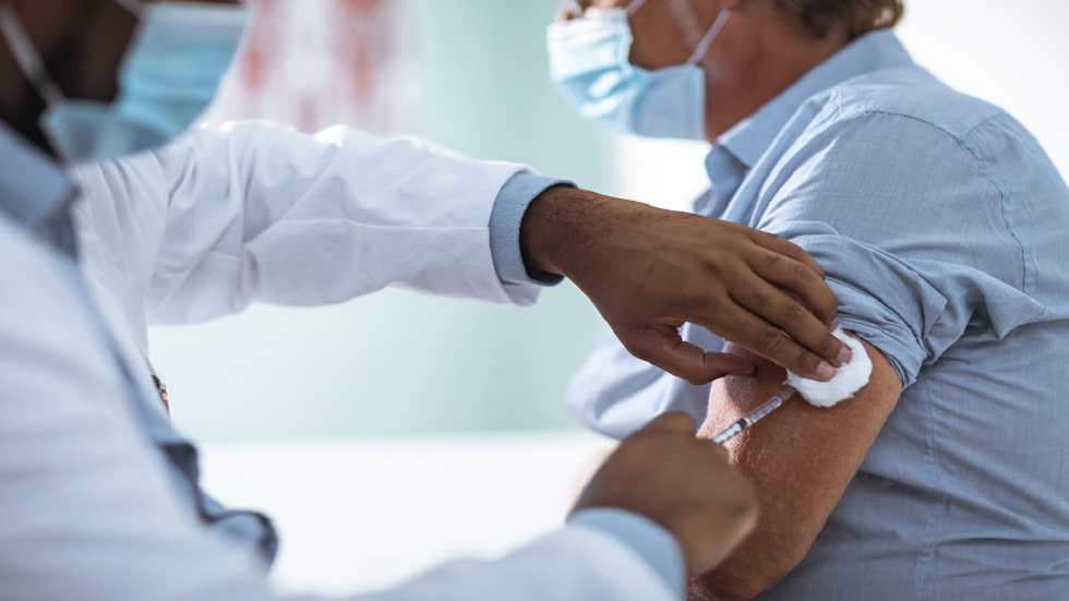 دراسة تكشف أن علاجا للسرطان يعمل بشكل أفضل بالفعل بعد التطعيم ضد 