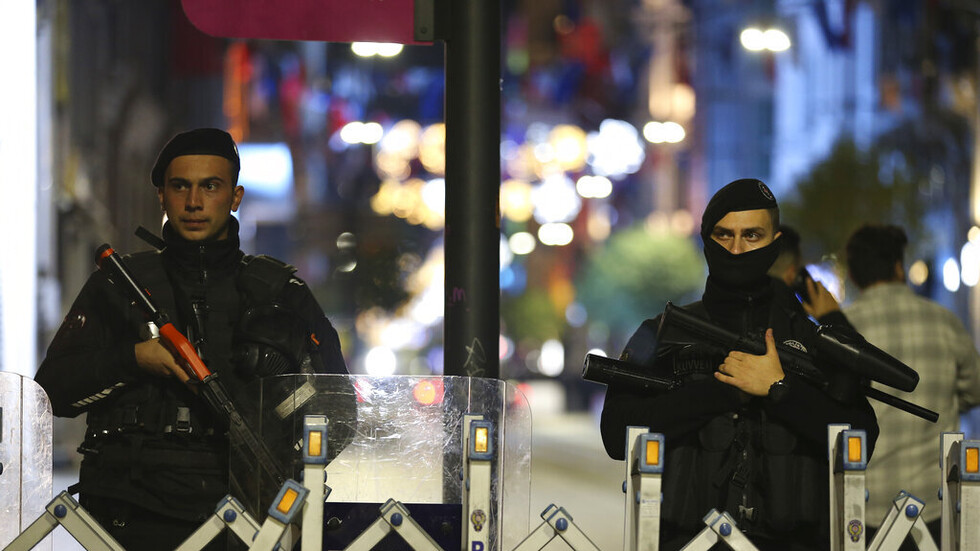 بالفيديو... لحظة اعتقال المتورطة في تفجير اسطنبول داخل منزلها