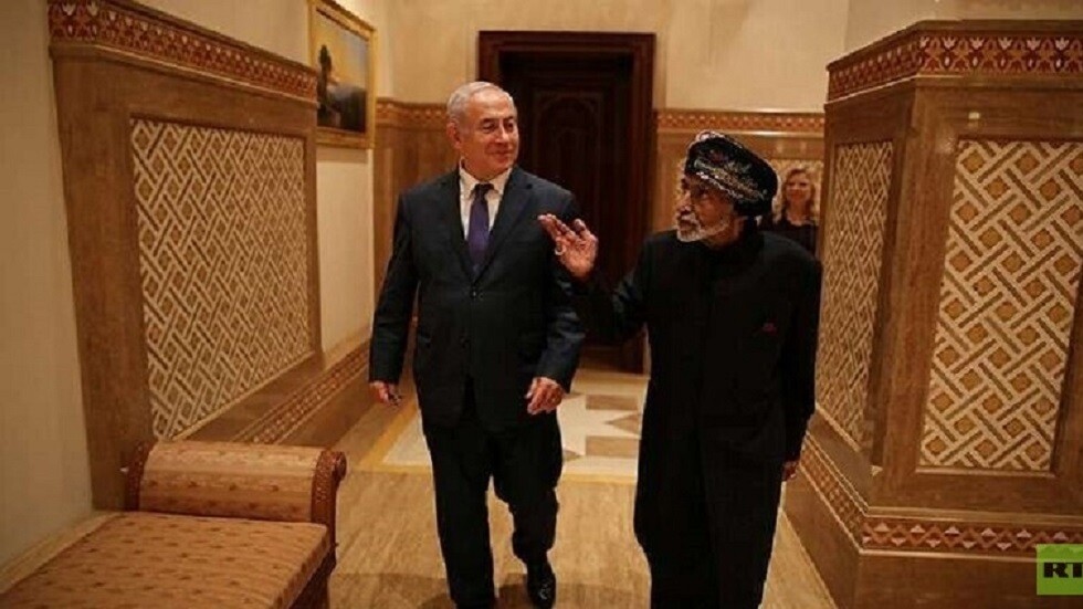 "i24NEWS": مسؤول إسرائيلي يجتمع مع وزير الخارجية العماني لدفع تطبيع العلاقات وفتح الأجواء