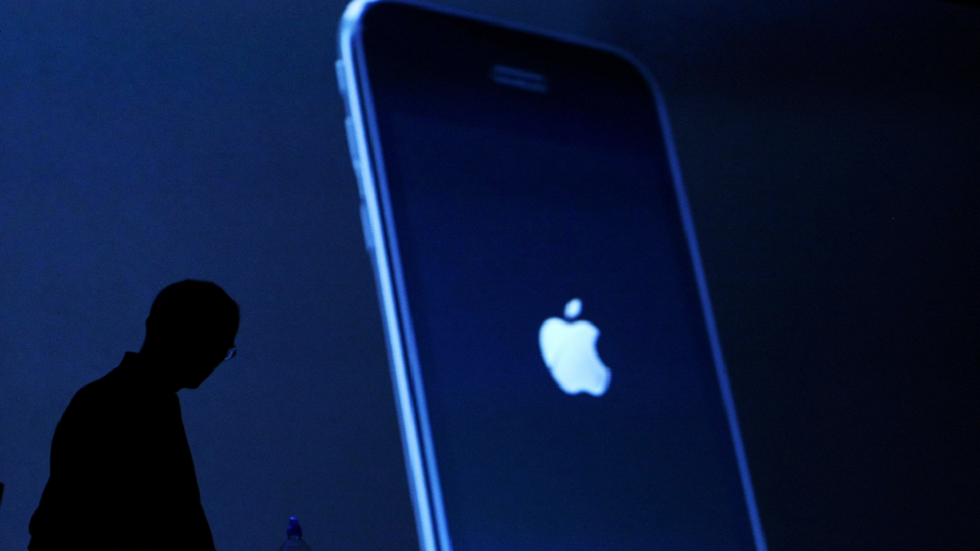 يوتيوبر صيني يدعي تصميم "أول هاتف "آيفون" قابل للطي في العالم"!