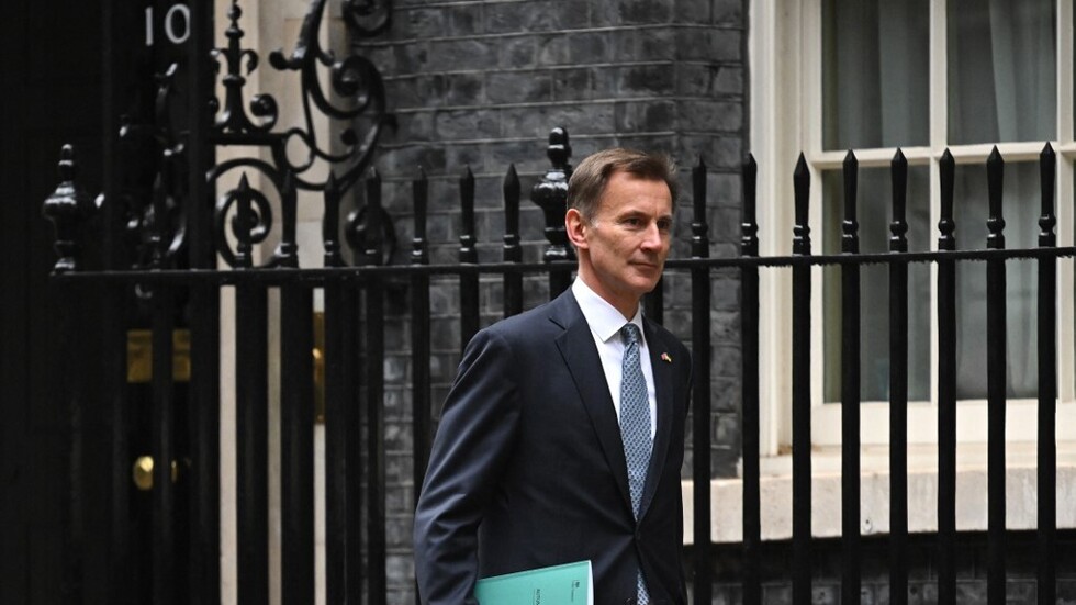 وزير المالية البريطاني يعلن عن زيادات ضريبية