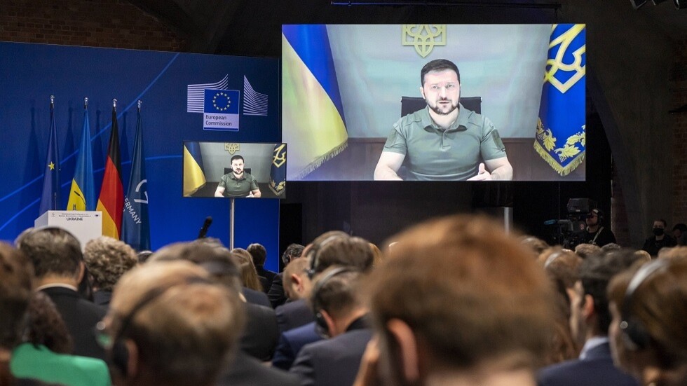 CNN: بايدن رفض الرد على مكالمات زيلينسكي المتكررة بعد حادث صاروخ بولندا