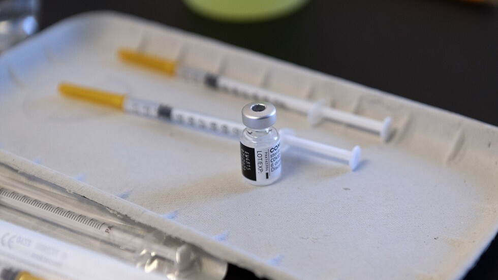 دولة أوروبية توصي بتطعيم الرضع ضد كورونا في حالات معينة