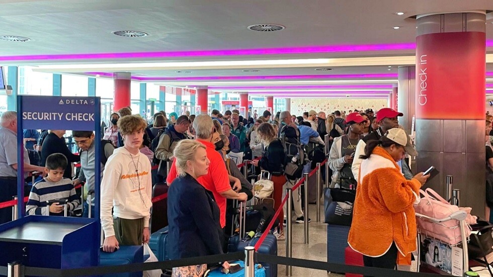 بريطانيا.. إضراب لمدة 3 أيام بمطار هيثرو للمطالبة بتحسين الأجور