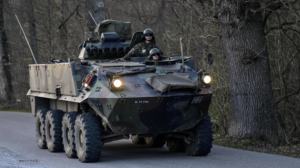 سويسرا تجري أول مناورات عسكرية واسعة النطاق منذ 30 عاما