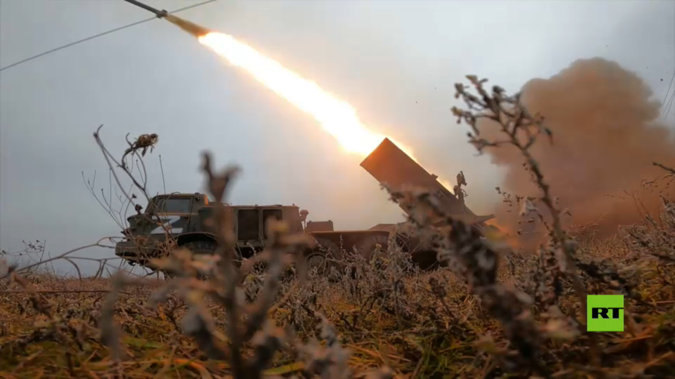 شاهد.. كاميرا "آرتي" تظهر عمل منظومات غراد وأوراغان في ليسيتشانسك