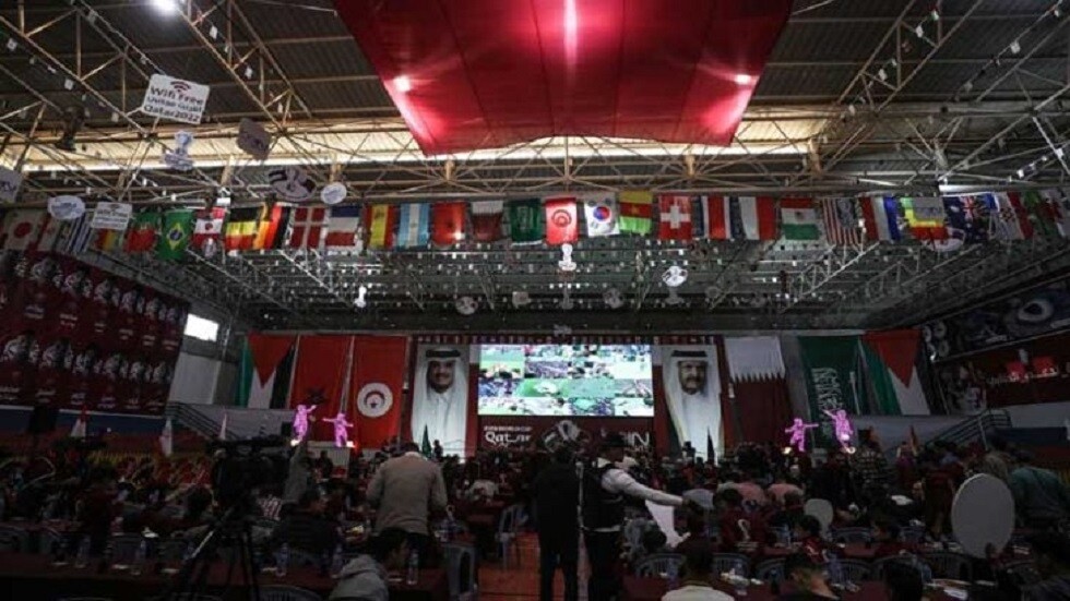 فلسطين.. مشجعو كأس العالم في غزة يشاهدون من الخطوط الجانبية (صور)