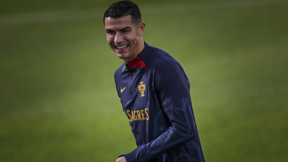 مفاجأة.. رونالدو يعرض خدماته على ريال مدريد