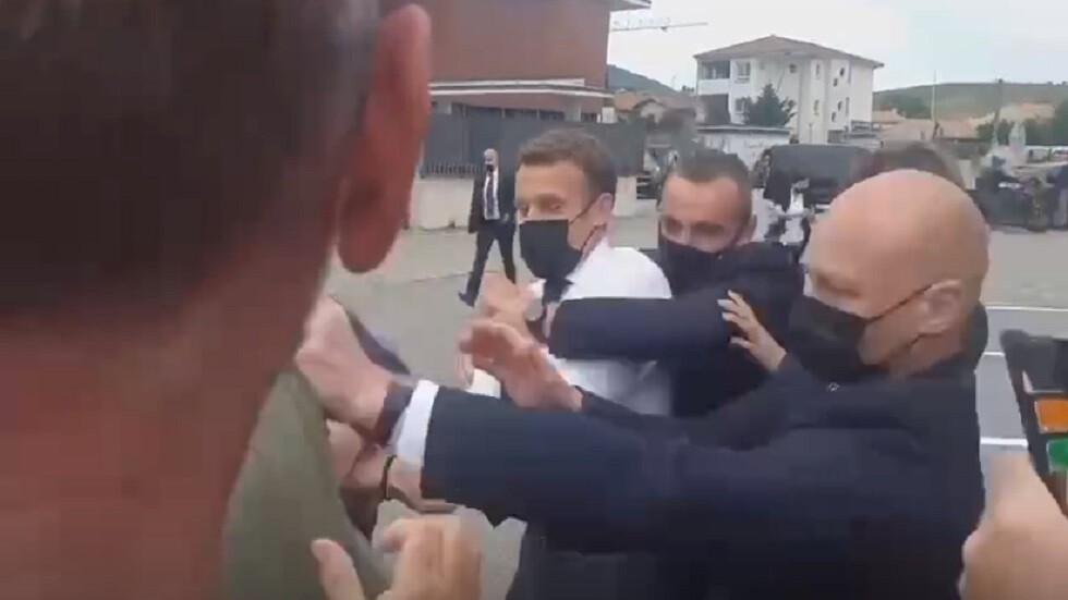 مشهد لصفعة ماكرون الشهيرة من زاوية جديدة