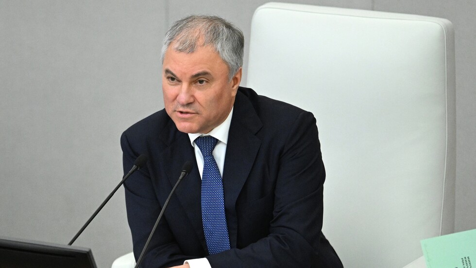 فولودين: يجب محاكمة زيلينسكي