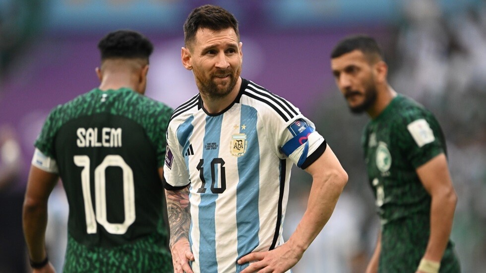 صحيفة أرجنتينية بـ"سخرية": انكسر أنف ميسي عندما اصطدم بالحائط السعودي!