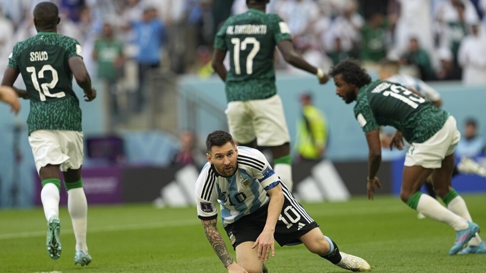 من سوريا بـ"كلاشينكوف".. أغرب احتفال بفوز السعودية على الأرجنتين (فيديو)