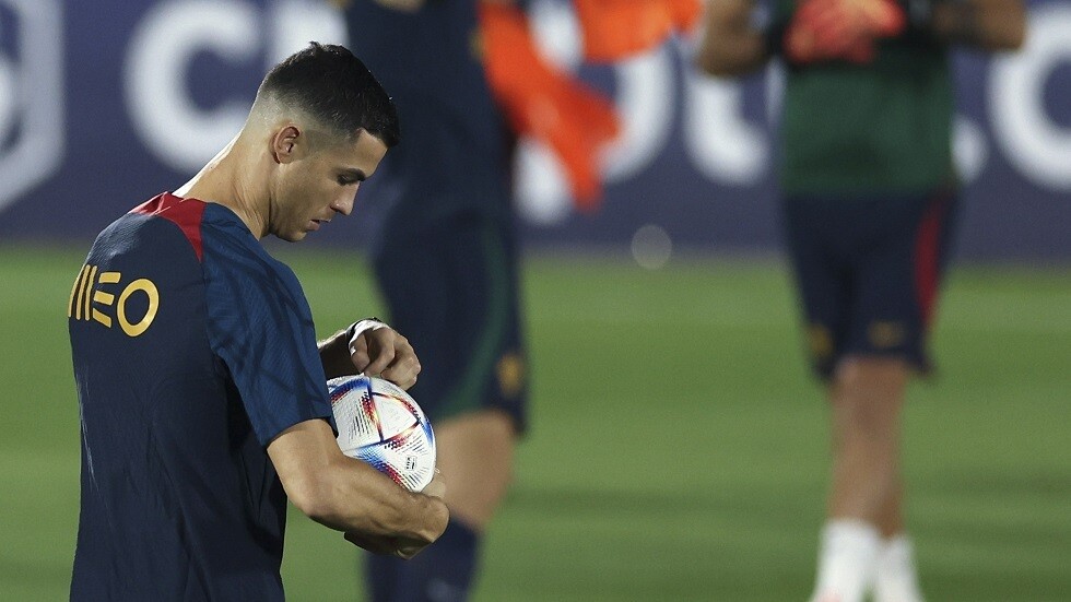 قبيل إعلان فسخ عقده مع "الشياطين الحمر".. رونالدو يستفز مانشستر يونايتد (صور)