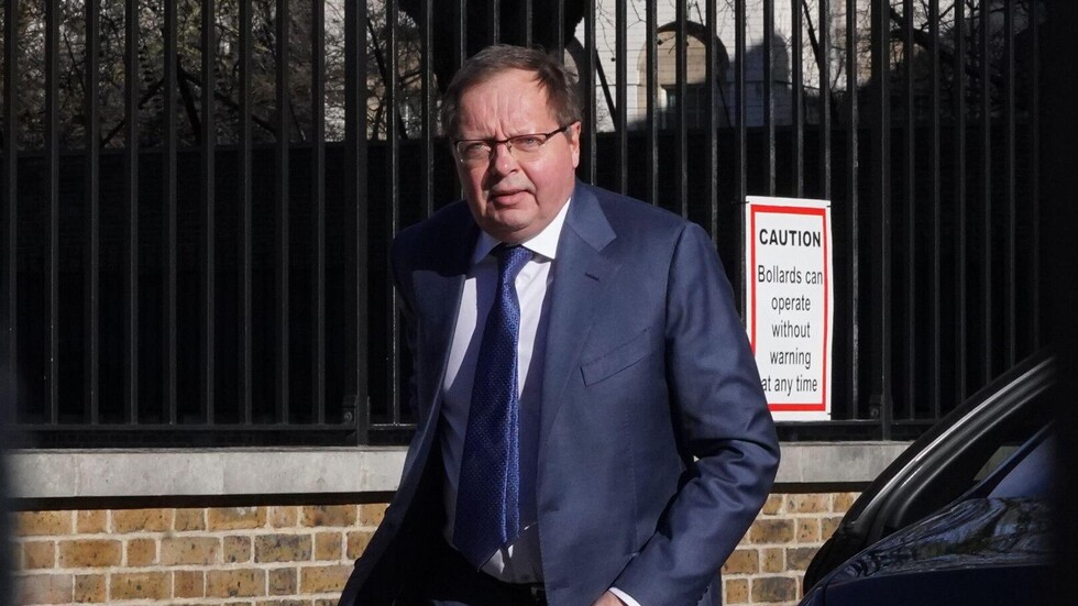 السفير الروسي في لندن يحذر من تحوّل أوكرانيا لثقب أسود