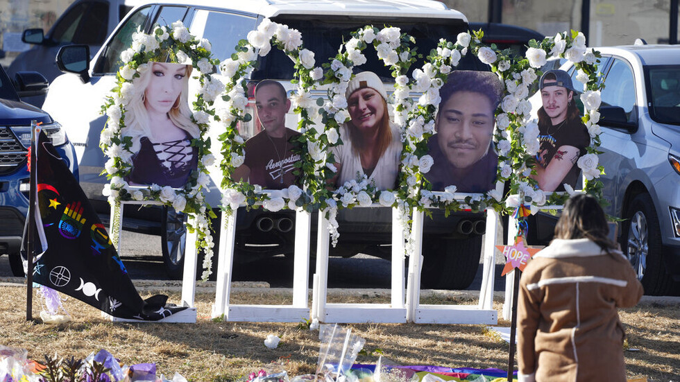 "الضمير هم" يطلق النار على مثليين في كولورادو