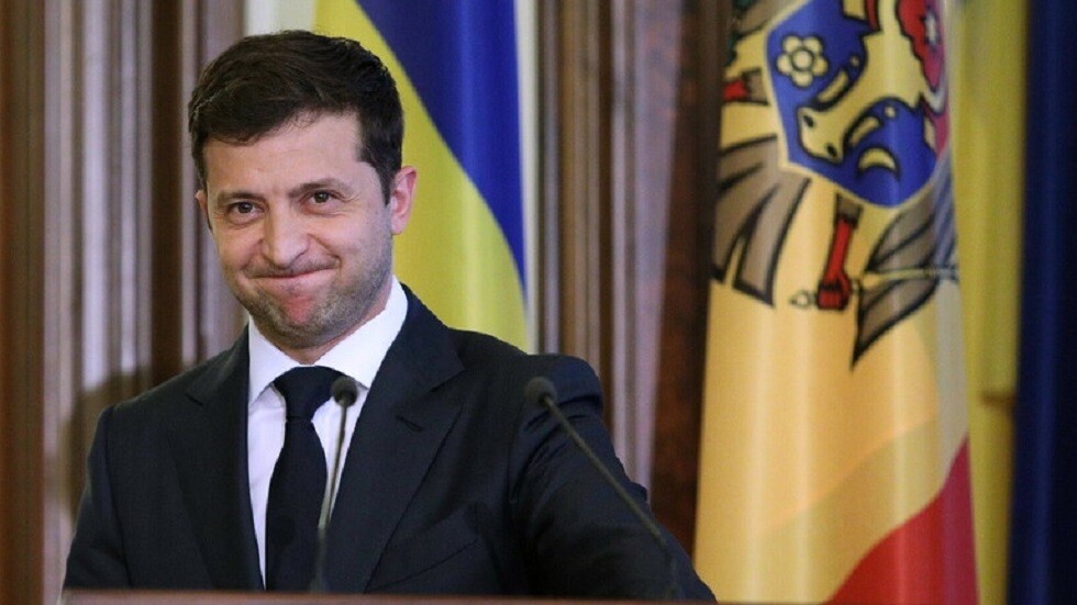 قراء صحيفة Die Welt: زيلينسكي لا يريد إنهاء الأزمة في أوكرانيا كي يملأ جيوبه بالمليارات