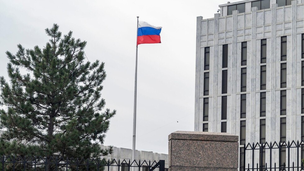 السفارة الروسية بواشنطن تعلق على إعلان CIA سعيها للتعاون مع مواطنين روس