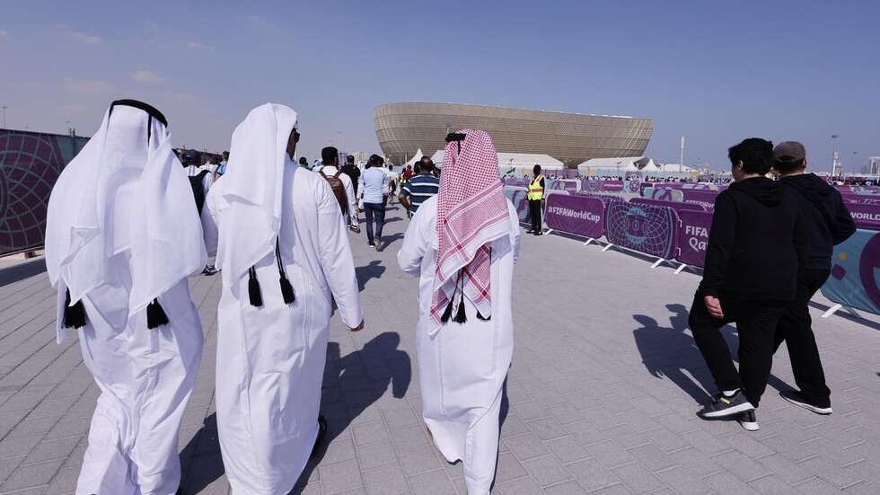 مراسل إسرائيلي يفشل في إيجاد من يحاوره بشوارع قطر (فيديو)