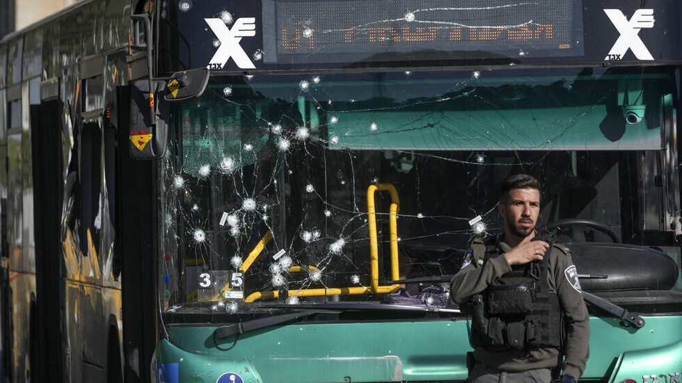 تقرير: حالة تأهب قصوى في إسرائيل بحثا عن منفذي هجومي القدس