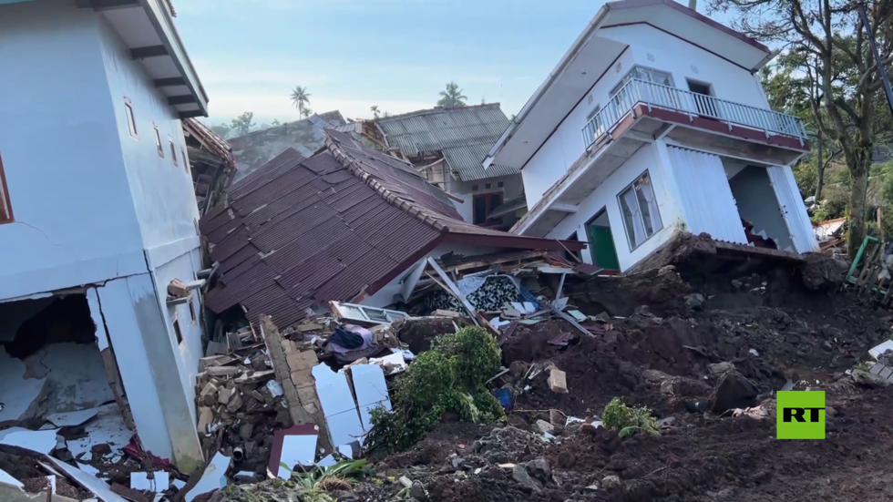 أكثر من 270 قتيلا ومبان مدمرة وانهيارات أرضية هائلة.. حصاد زلزال إندونيسيا