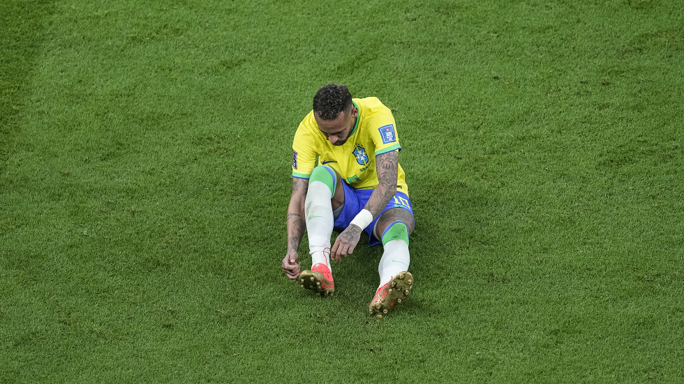 طبيب منتخب البرازيل يكشف طبيعة إصابة نيمار