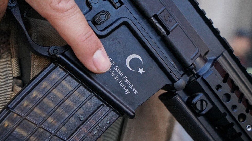 "المرصد السوري": قذائف على قاعدة تركية بريف حلب ورد على مناطق القوات الكردية