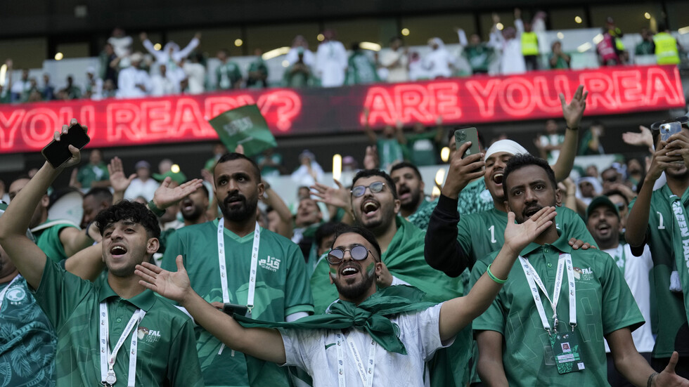 مشجع سعودي "يهين" صحفيا إسرائيليا (فيديو)