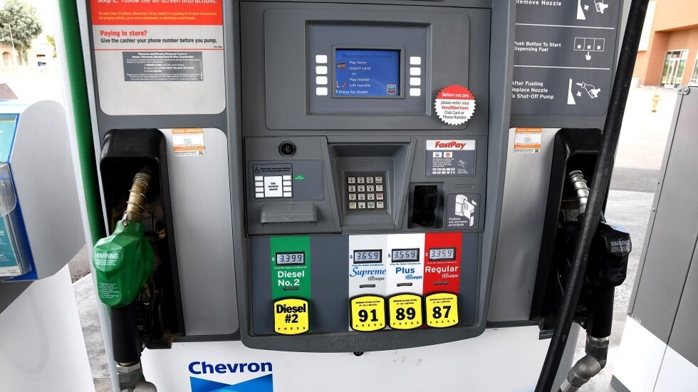 واشنطن تسمح لشركة شيفرون بتوريد نفط فنزويلا إلى الولايات المتحدة