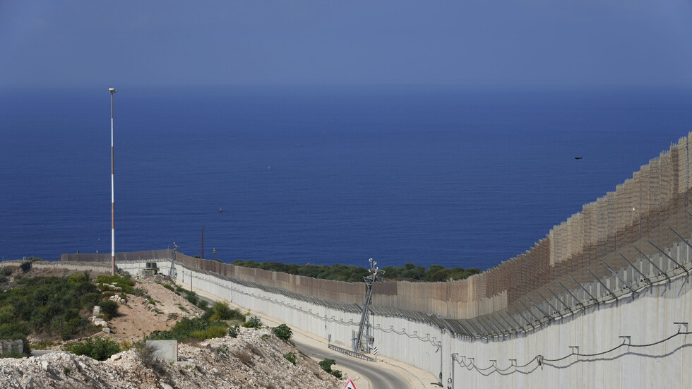 الحشيش يصل إلى شواطئ لبنان بعد أن غزا الشواطئ الإسرائيلية