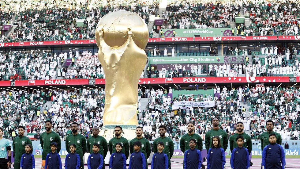 مونديال قطر.. 6 من لاعبي المنتخب السعودي مهددون بالغياب حال التأهل لدور الـ16