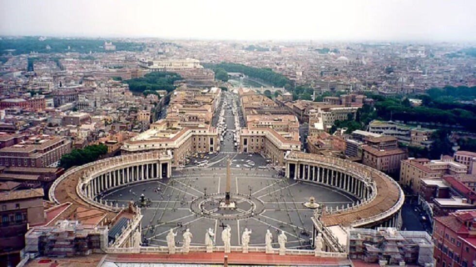 الفاتيكان يعرض استضافة مفاوضات بين روسيا وأوكرانيا