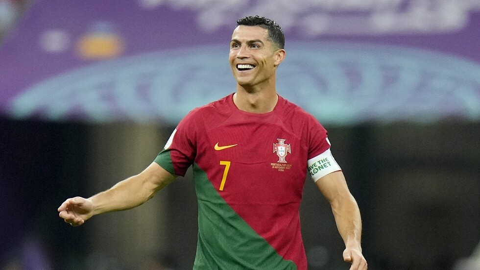 شاهد.. رد فعل طفل صافحه رونالدو!