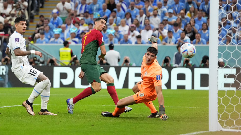 أول رد لرونالدو على عدم تسجيل هدف باسمه في مباراة أوروغواي (فيديو)