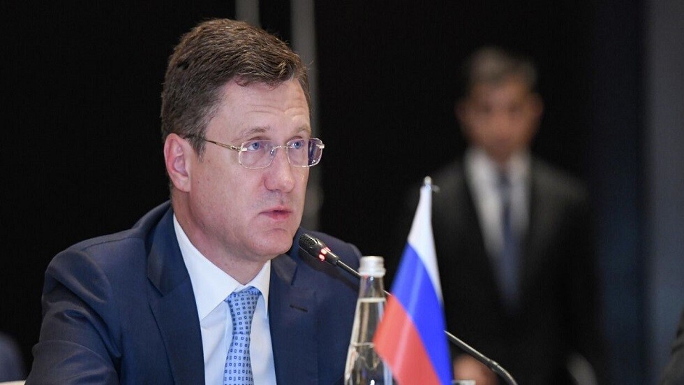 نوفاك محذرا من مخاطر جسيمة على الأسواق العالمية: روسيا لن تقوم بتوريد النفط في حال فرض سقف أسعار